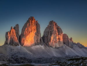 Panorama of Tre Cime peaks in Dolomites at sunset, Italy - Vorteilhaft Leben - Vorteilhaft Leben