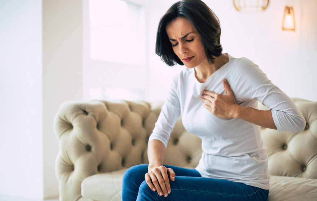Frau Brust Menopause - Vorteilhaft Leben - Vorteilhaft Leben Nach der Menopause steigt bei Frauen das Risiko für Herz-Kreislauf-Erkrankungen deutlich an.