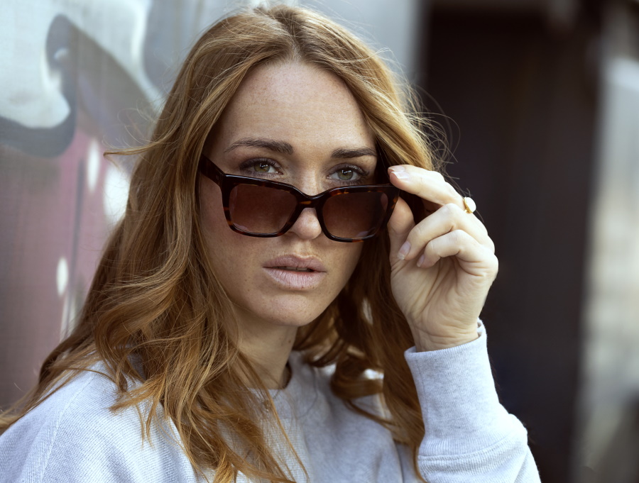 Frau Mit Sonnenbrille