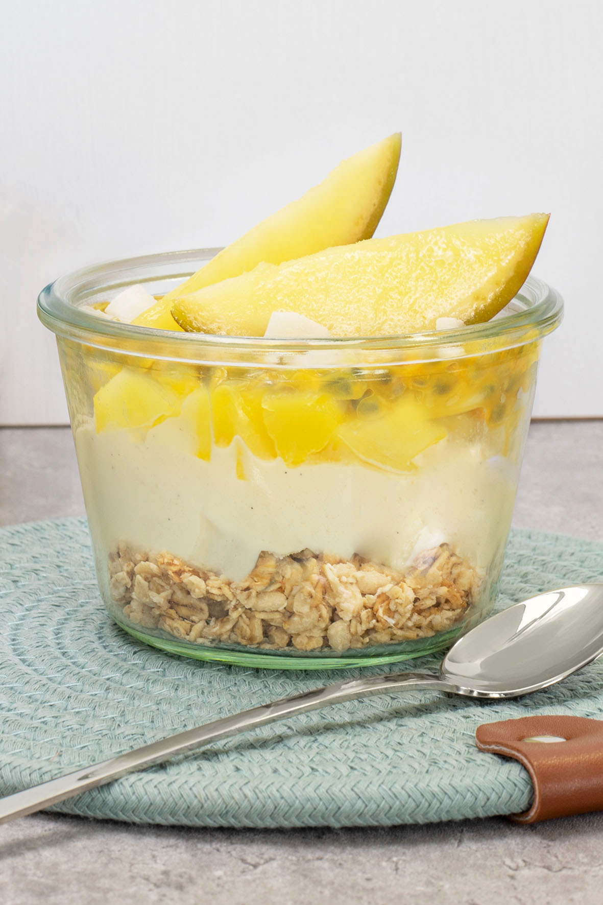 Mal probieren? Neue raffinierte Sorten und veganes Eis liegen 2023 im Trend.