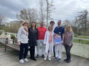 palliativtag_teilnehmer_Sana Klinikum Hof - Vorteilhaft Leben - Vorteilhaft Leben Sie alle haben es sich zur Aufgabe gemacht, schwerstkranken Menschen beizustehen – für mehr Lebensqualität am Lebensende: (von links) Dr. Annette Stoidner-Amann (SAPV Palliativnetz im Dreiländereck), Alexandra Puchta (Leitstelle Pflege Hofer Land), Torsten Stelzer (Hospizverein Hof), Dr. Silke Pietsch (Sana Klinikum Hof), Robert Herold (Central-Apotheke Falkenstein), Frank Wenzel-Wardezki (Sana Klinikum Hof) und Christine Rothemund (Hospiz Naila).