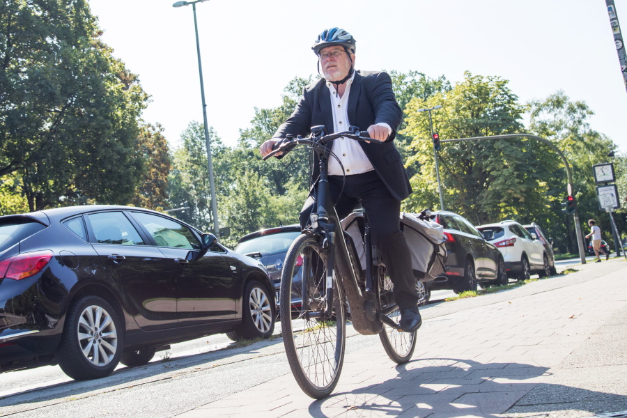 Vorteil einer E-Bike-Tour: Fahrer überfordern ihren Körper und ihre Gelenke nicht - und können trotzdem Ausdauer und Muskeln trainieren.