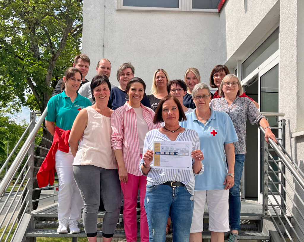 Das engagierte Team der BRK-Sozialstation Bayreuth um Pflegedienstleiterin Carolin Monke (vorne) ist zu Recht stolz auf die Bewertung mit einem sehr guten Gesamtergebnis durch den Medizinischen Dienst (MD) Bayern.