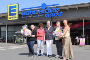 Übergabe eines Geschenkkorbs für ehrenamtliche Mitarbeiter der Tafel Bayreuth e.V. - Vorteilhaft Leben - Vorteilhaft Leben Übergabe eines Geschenkkorbs für ehrenamtliche Mitarbeiter der Tafel Bayreuth e.V.