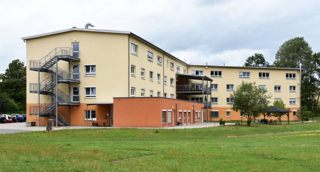 Mitten in der Natur liegt das Pflegezentrum Arche in Hummeltal, das für die vollstationäre Pflege jetzt komplett umgebaut wurde.