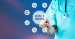 Multiple Sklerose (MS). Arzt zeigt auf digitales medizinisches I - Vorteilhaft Leben - Vorteilhaft Leben Zum Bayreuther MS-Tag informieren das reha team Nordbayern und die vielen Aussteller sowie Vorträge und Workshops zu MS-Symptomen und Behandlungsoptionen.