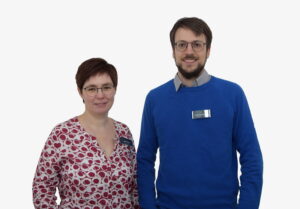 Carolin Popp und Lucas Kirchgäßner von Hörakustik Hallmann beraten Sie gerne.