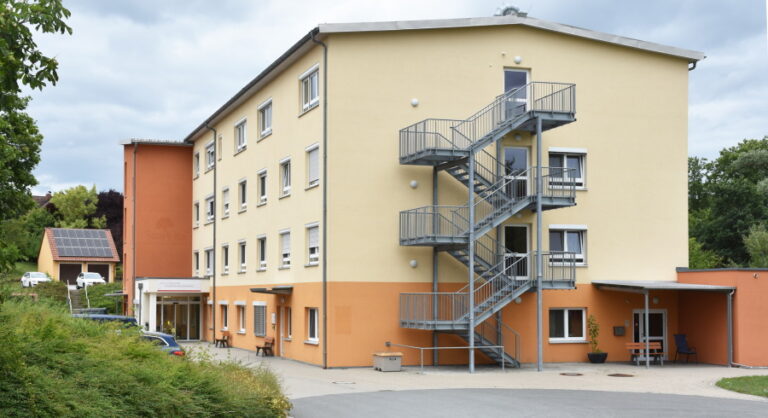 Mitten im Grünen bietet die Arche Noris Hummeltal nicht nur pflegerische Leistungen, sondern auch ein naturnahes Umfeld. hummeltal - Vorteilhaft Leben - Vorteilhaft Leben Mitten im Grünen bietet die Arche Noris Hummeltal nicht nur pflegerische Leistungen, sondern auch ein naturnahes Umfeld.