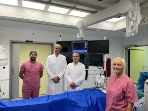 Prof. Dr. Dr. Sinha (2. von links) und das kompetente Team der Kardiologie stehen den Patienten im Sana Klinikum Hof in Sachen Herzgesundheit mit Rat und Tat zur Seite. Foto: Sana Klinikum Hof - Vorteilhaft Leben - Vorteilhaft Leben Prof. Dr. Dr. Sinha (2. von links) und das kompetente Team der Kardiologie stehen den Patienten im Sana Klinikum Hof in Sachen Herzgesundheit mit Rat und Tat zur Seite.